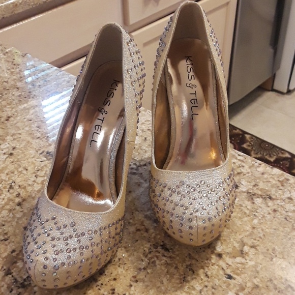 Gold/ Iridescent heels - Picture 1 of 3